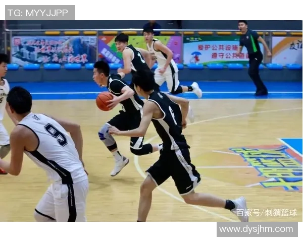 南京篮球队在锦标赛中的战术表现分析与点评揭示团队优势与不足