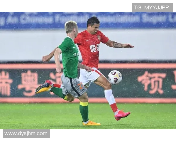 深圳足球队中路突破革新之路探讨与战术分析 深圳足球队中路突破革新之路探讨与战术分析